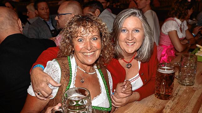 Bild 8: Fassanstich beim Deutsch-Schweizer Oktoberfest