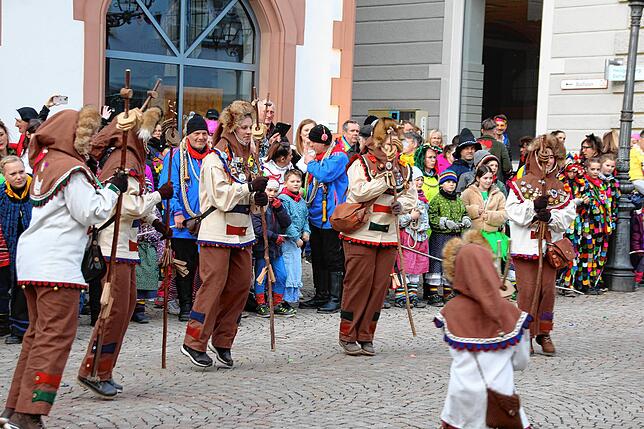 Zum Abschluss gibt es auf dem Marktplatz den Tanz der Jung-Nidler.