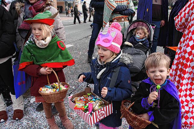 Bild 21: Fasnets-Umzug der Poppelezunft in Singen &ndash; Teil 2