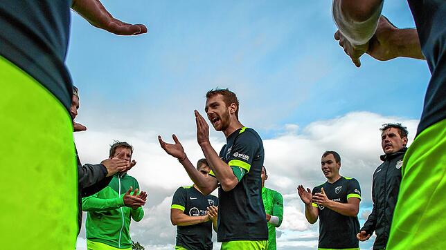 Motivator: Als Spielertrainer ist Christian Schnurr (Mitte) beim Aufsteiger SV Unteralpfen seit fünf Jahren eine feste Größe.