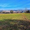 Auf der Wiesenfläche zwischen dem Campingplatz und der Matthias-Claudius-Straße könnten schon bald neue Baugrundstücke zur Verfügung stehen.