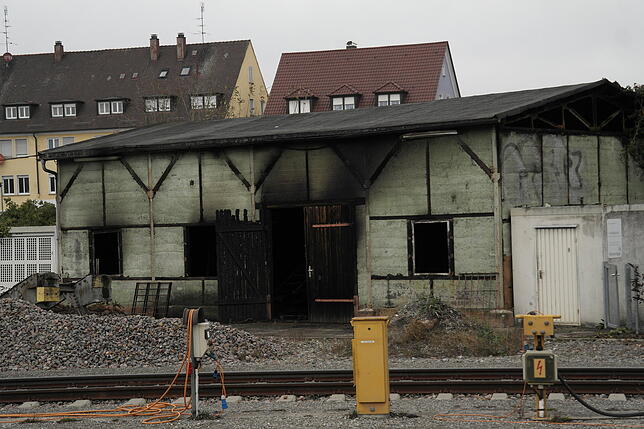 Auch in einem Lagergebäude im Bereich des Stadtbahnhofes war in der Nacht zum Sonntag ein Feuer ausgebrochen.
