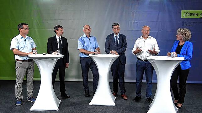Städteplaner Knut Maier (Büro Baldauf Architekten), Christian Schneider (Geschäftsführer Vamed), Landrat Martin Kistler und Albbrucks ...