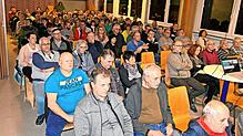 Auf großes Interesse stößt die Anliegerversammlung in der Hammereisenbacher Sommerberghalle. Bild: Hartmut Ketterer