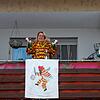 Ein bisschen Fasnacht: Sabine Buhl kleppert mit Nachbarn von Balkon zu Balkon