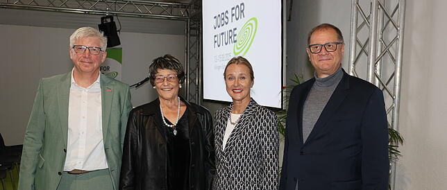 Der Vizepräsident der Handwerkskammer Konstanz, Ralf Rapp, Stefany Goschmann, Geschäftsführerin der Südwest-Messe, IHK-Präsidentin und ...