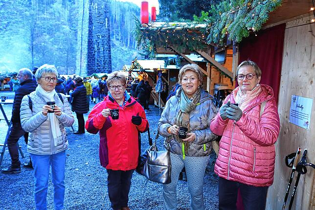 Bild 4: Weihnachtsmarkt in der Ravennaschlucht der Renner