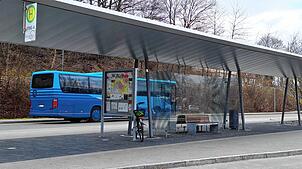 Die Fraktionsgemeinschaft Unabhängige Liste/SPD stellt einen Antrag für den Bau einer öffentlichen Toilette beim Busbahnhof.