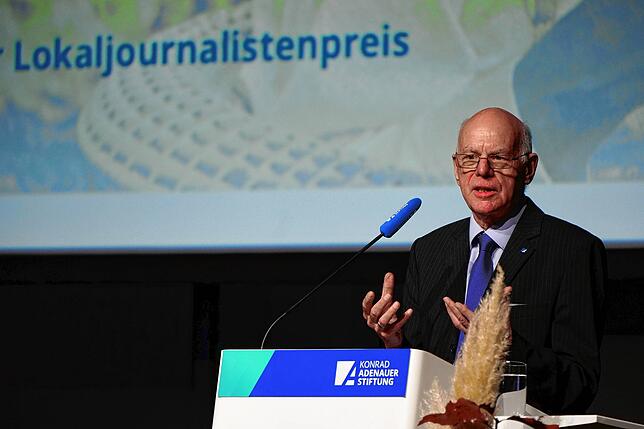 Beim Festakt zur Verleihung des Deutschen Lokaljournalistenpreises: Norbert Lammert, früherer Bundestagspräsident und Vorsitzender der ...