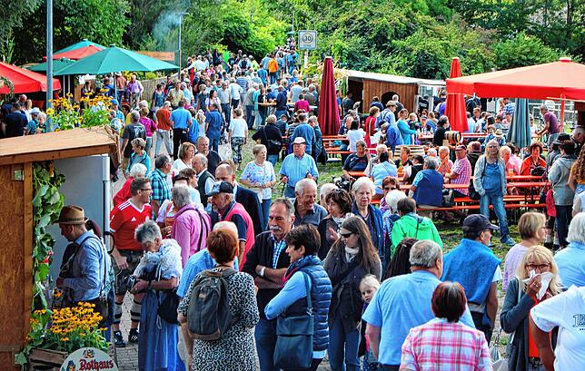 In der historischen Marktgasse können die Besucher bäuerliche Spezialitäten genießen und altes Handwerk sehen.