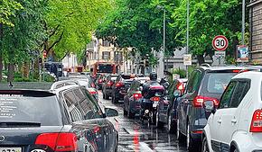Das war 2023: Am 1. August stockt der Verkehr auf der Laube. Inzwischen kann auf der rechten Fahrspur, in Richtung Schnetztor, eine ...