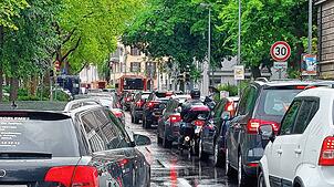Das war 2023: Am 1. August stockt der Verkehr auf der Laube. Inzwischen kann auf der rechten Fahrspur, in Richtung Schnetztor, eine ...