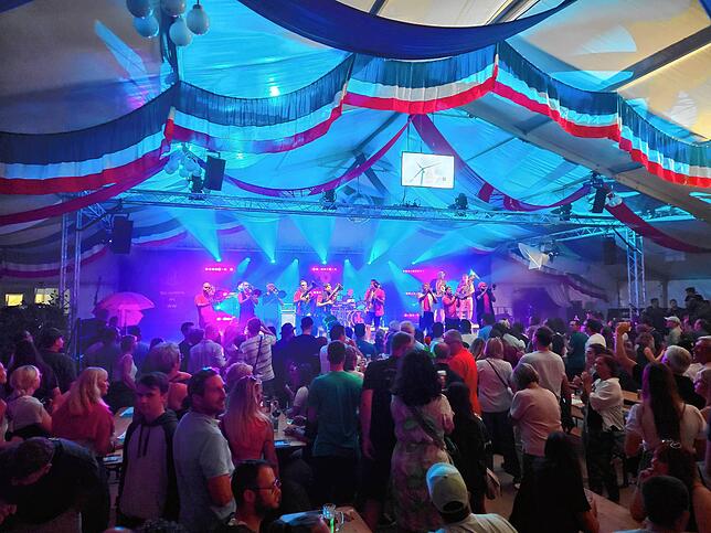 Bild 20: Chilbi 2024: Gute Laune beim Brassabend mit Brasstastisch und Brasslufthamma