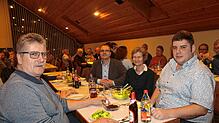 Ortsvorsteher Torsten Basler (rechts) freut sich, auch Gäste von auswärts begrüßen zu können, unter ihnen OB-Stellvertreterin Petra ...