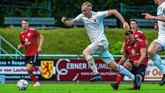 Wieder fit: Der Torjäger des SV 08 Laufenburg, Benedikt Illmann (Mitte), ist nach Verletzungsproblemen zu Saisonbeginn wieder voll ...