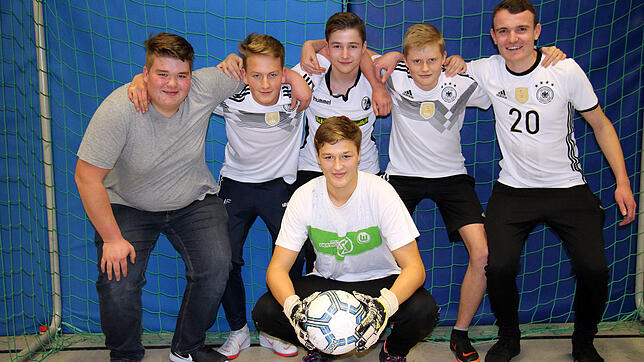 So sehen Sieger aus. Das Team „Kreisligalegenden“ setzten sich in einem spannenden Finale gegen den Narrenrat Riedböhringen durch. Den ...
