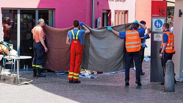 Keine Chance für Schaulustige: Auch bei dem tödlichen Unfall vor vier Jahren am Spitalplatz in Bad Säckingen, wurden umgehend ...
