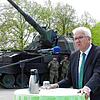 Ministerpräsident Winfried Kretschmann hat die Albkaserne in Stetten am kalten Markt besucht, um der Bundeswehr seine Wertschätzung ...