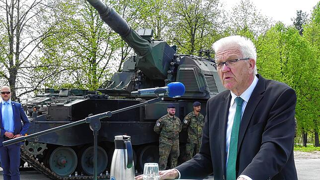Ministerpräsident Winfried Kretschmann hat die Albkaserne in Stetten am kalten Markt besucht, um der Bundeswehr seine Wertschätzung ...