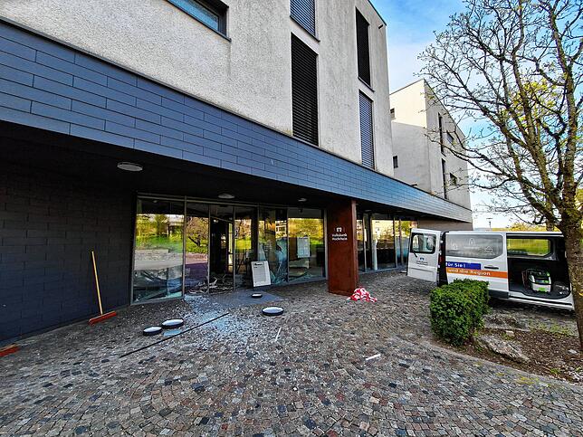 Bild 5: Sprengung der Filiale der Volksbank Hochrhein in Albbruck: Erdrückende Bilder vom Tatort
