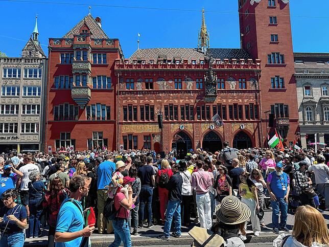 Bild 9: ESC 2025 in Basel: So bunt und laut startet die große Eröffnungsparty in der Innenstadt