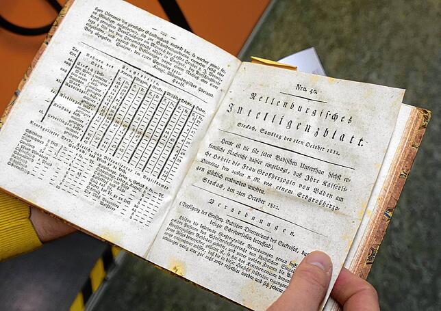 Das Nellenburgische Intelligenzblatt hatte ein Format, das grob dem heutigen A5 entspricht.
