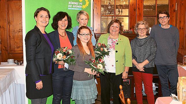 Der Ortsverband Oberes Bregtal der Grünen wird aus der Taufe gehoben. Zu Gast ist die Landesvorsitzende Sandra Detzer (links). Neben ihr ...