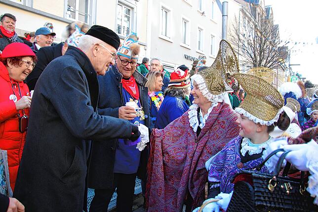 Bild 1: Fasnet: Und der Ministerpräsident feiert mit (1)