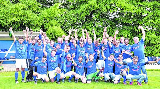 Bild : FC Dettighofen krönt fulminante Aufholjagd mit dem Meistertitel