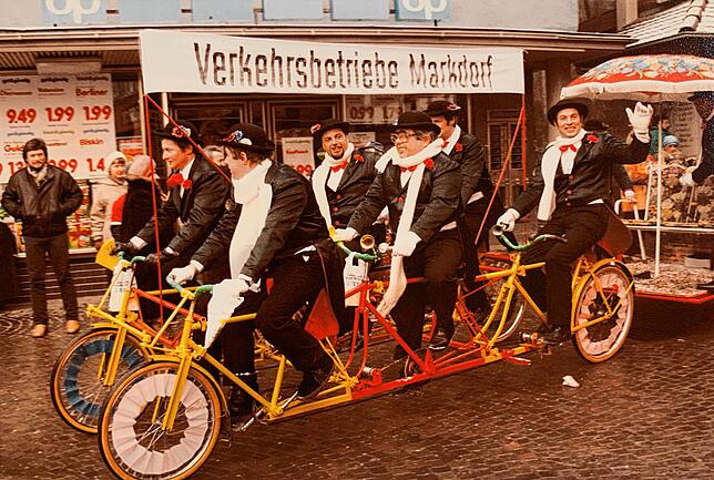 1986: Die Verkehrsbetriebe Markdorf gehen an den Start. Aber bereits nach der ersten Probefahrt geben nach wenigen Kurven die Gabeln der ...