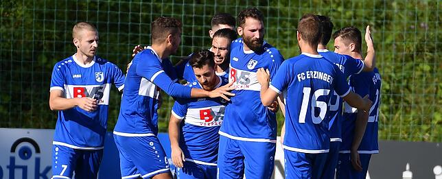 Bild 1: Spitzenreiter FC Erzingen setzt sich mit 5:0 beim FC RW Weilheim durch &ndash; und wir haben die Bilder!