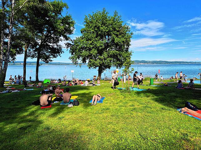 Gut besucht, aber lang nicht überfüllt: Das Strandbad Litzelstetten bei noch moderaten Temperaturen Ende Mai. An diesen Tagen gibt es in ...