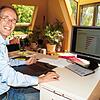 Der Professor für Marktforschung und Marketing, Thomas Dobbelstein, freut sich über die interessanten Resultate der Corona-Studie.
