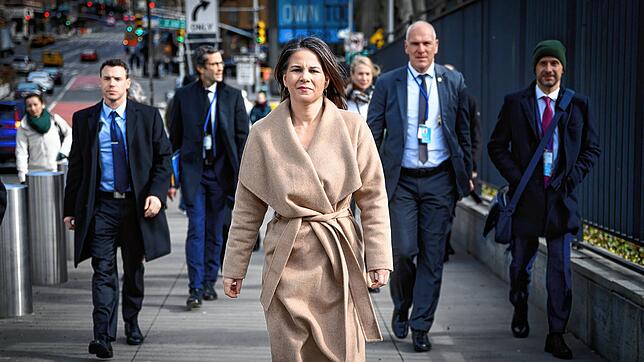 Außenministerin Annalena Baerbock Ende Februar auf dem Weg zum UN-Hauptquartier in New York.