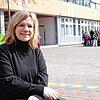 Heike Bierkandt an dem Ort, an dem sie schon seit über 20 Jahren wirkt: die Grundschule Dettingen. Nun übernimmt sie als ...