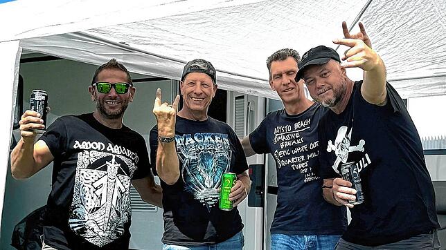 Im Luxus-Camper nach Wacken: Die vier Villinger Robert Logusan, Ingo Höfner, Holger Flaig und Daniel Neumaier (von links) haben viel ...