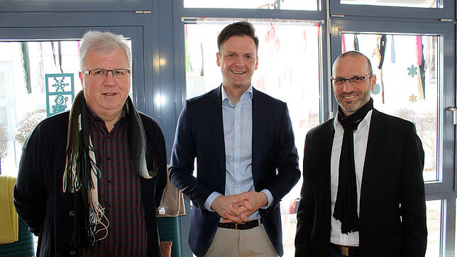 Der Bundestagsabgeordnete Marcel Klinge (Mitte, FDP) informiert sich bei der Sozialstation Blumberg über die Tagespflege. Links der ...