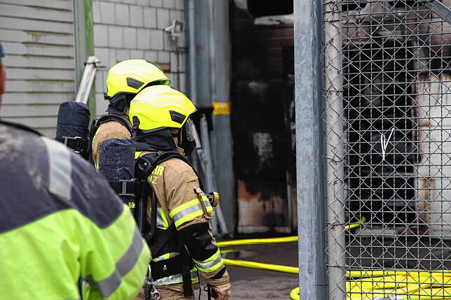 Bild 15: Einsatzkräfte verhindern Schlimmeres – Bilder vom Brand im Industriegebiet