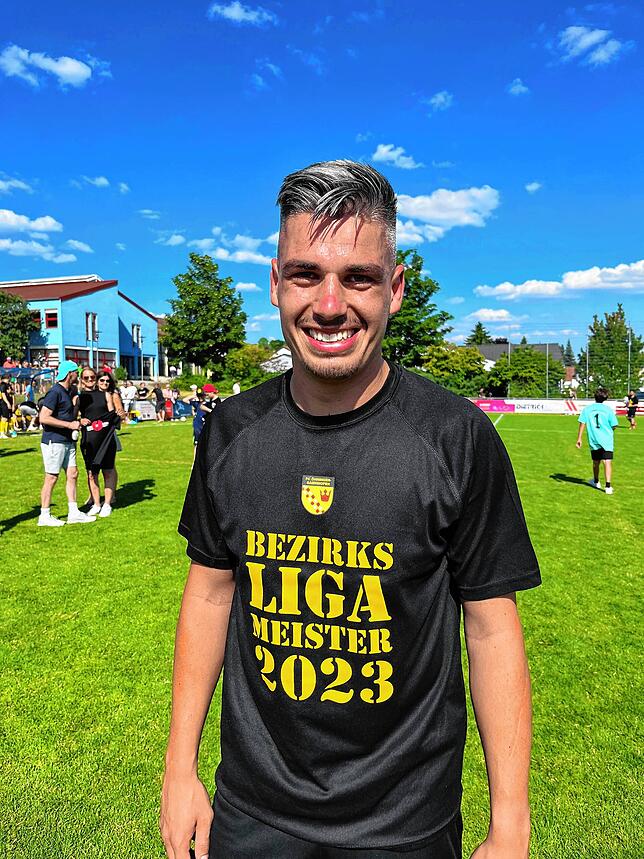 Bild 8: So feiert der FC Öhningen-Gaienhofen die Bezirksliga-Meisterschaft. Wir haben die besten Bilder!