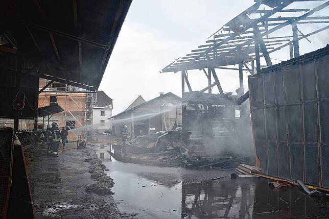 Bild 5: Bilder vom Großbrand eines Ökonomiegebäudes in Orsingen