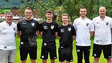 Das Gutmadinger Trainer- und Betreuerteam mit den Neuzugängen. Von links: Stefan Reiser (Sportlicher Leiter), Marc Max (neuer ...