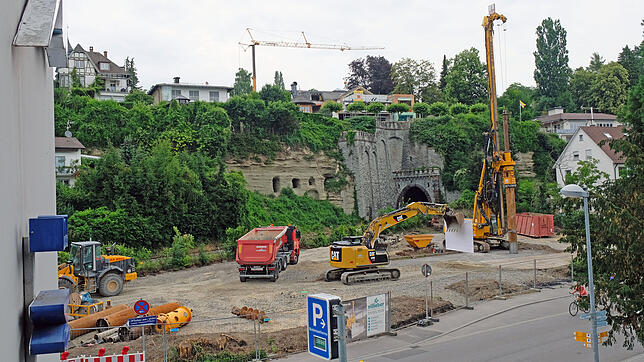 Die Bauarbeiten sind angelaufen, bis Ende 2019 soll das Parkhaus fertig sein. Die denkmalrechtlichen Belange seien ausreichend ...