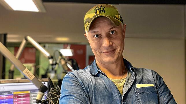 Hörfunk- und Eventmoderator Stefan Frech bei der Arbeit. Der 44-Jährige ist bereits seit 25 Jahren für verschiedene Medien tätig.
