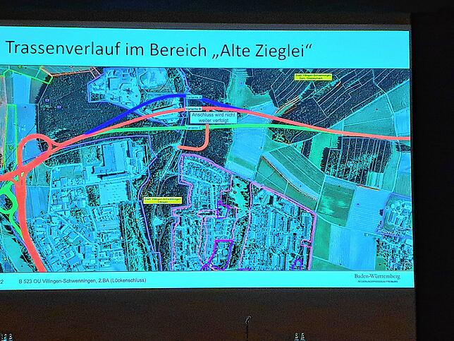 Knackpunkt „Alte Ziegelei“: Drei verschiedene Varianten (grün, rot und blau) für den Straßenverlauf prüft das ...