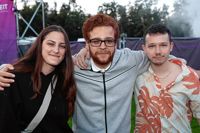 Bild 8: Konstanz: Wummernde Bässe, lässige Outfits und eine gute Zeit: Festival startet im Bodensee-Stadion