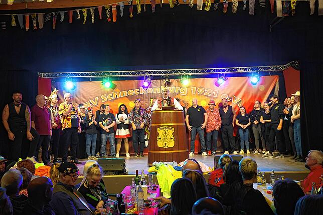 Bild 1: Früher Start in eine lange Fasnacht! Alle Bilder vom ersten Bunten Abend in Konstanz