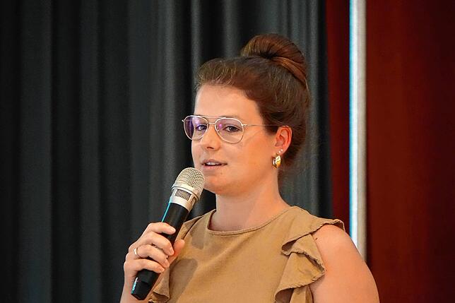 Eva Fecht stellt eindringlich dar, dass eine Wiedereröffnung der Traube nur erfolgreich sein könne, wenn es aus der Bevölkerung breite ...