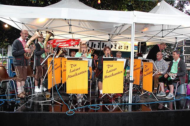 Bild 33: Uhldingen feiert: Die besten Bilder vom ersten Tag des Hafenfestes mit Schrottregatta