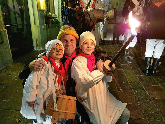 Bild 1: Endlich wieder Fasnacht: Narro-Zunft Waldshut feiert mit Umzug und Narro-Auswürfeln (mit Videos)
