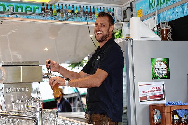Bild 23: Frühschoppen und Flohmarkt locken die Besucher – so endet das Dingelsdorfer Herbstfest 2024